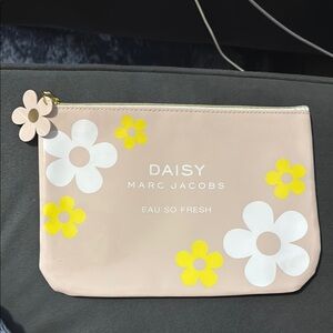 New Marc Jacobs Daisy Cosmetic/Perfume Pink Bag